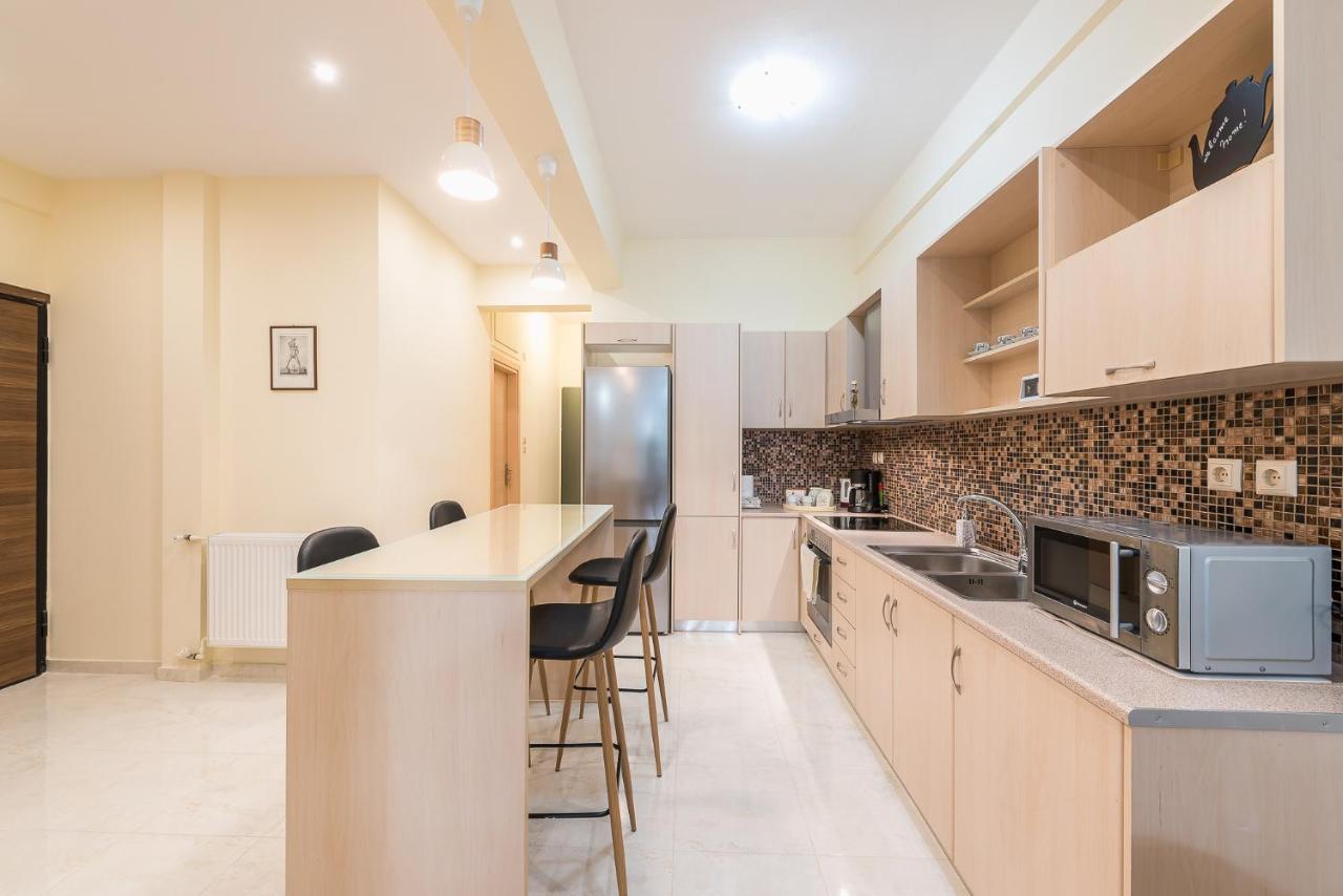Elegant Home In Quiet Street By Cloudkeys Ateny Zewnętrze zdjęcie