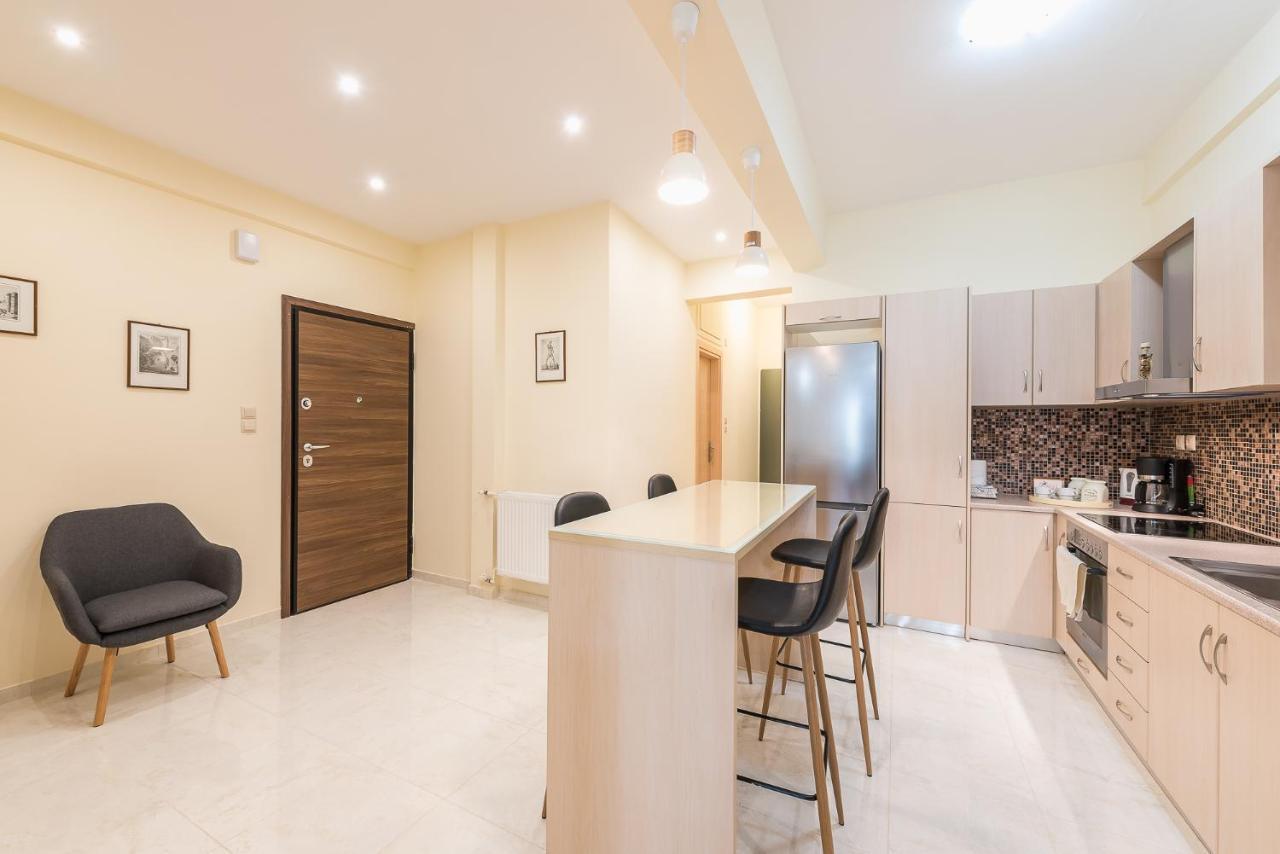 Elegant Home In Quiet Street By Cloudkeys Ateny Zewnętrze zdjęcie